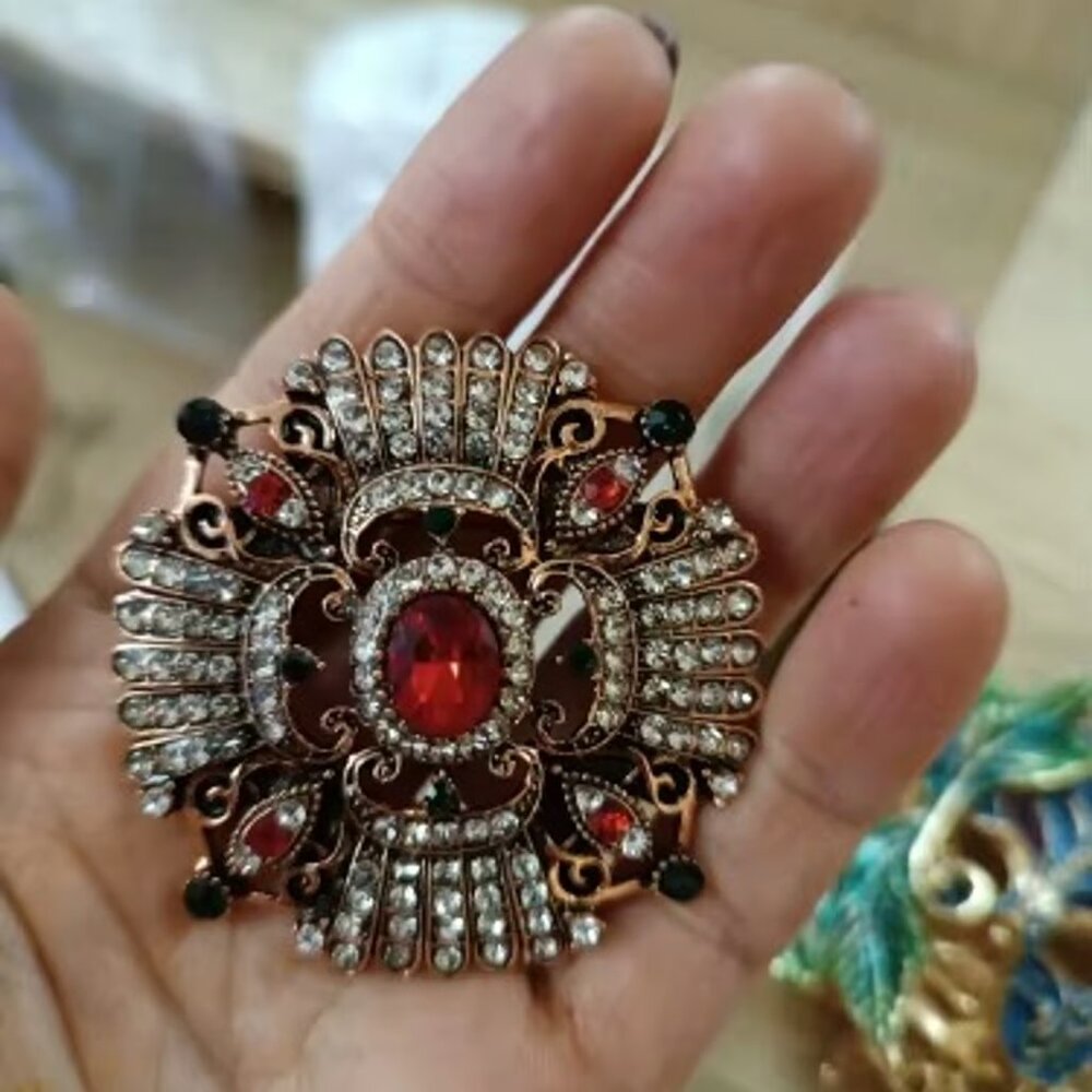 Rhinestone brooche